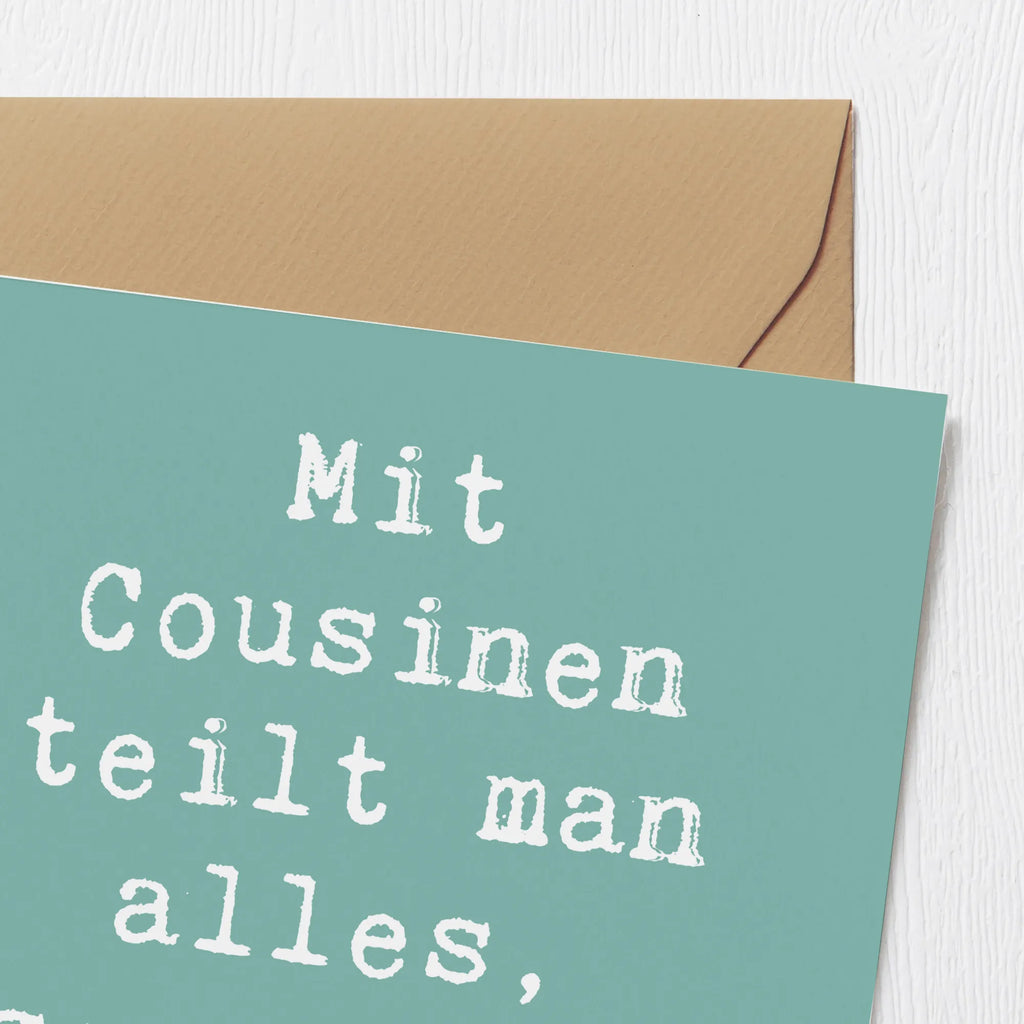 Deluxe Card Saying Mit Cousinen teilt man alles, sogar die Geheimnisse! Hochwertige Klappkarte, Klappkarte, Hochzeitskarte, Glückwunschkarte, Grußkarte, Einladungskarte, Hochwertige Grußkarte, Karte, Geburtstagskarte, Familie, Vatertag, Muttertag, Bruder, Schwester, Mama, Papa, Oma, Opa