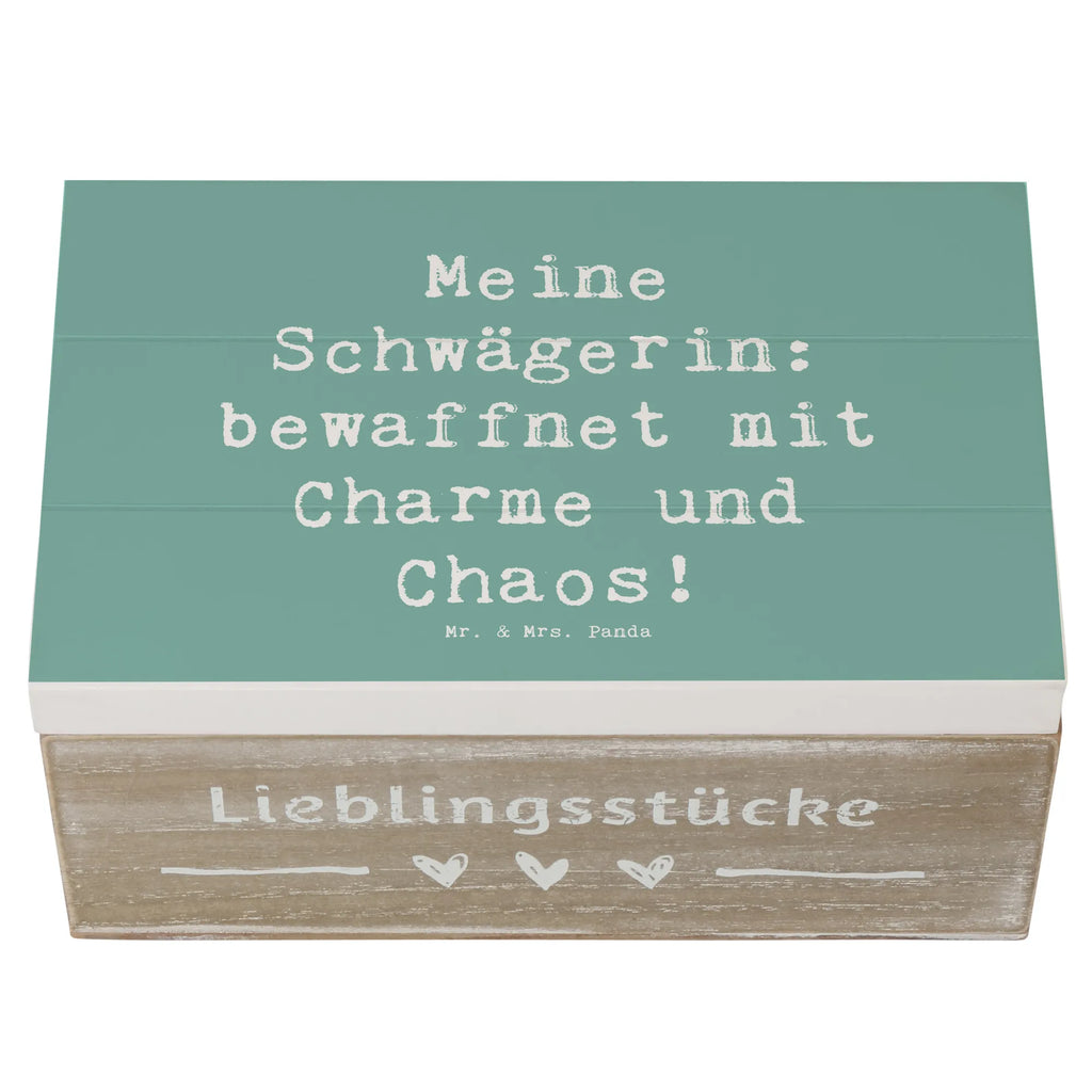 Wooden chest Saying Meine Schwägerin: bewaffnet mit Charme und Chaos! Holzkiste, Geschenkdose, Kiste, Erinnerungsbox, Schatulle, Dekokiste, Geschenkbox, XXL, Erinnerungskiste, Schatzkiste, Truhe, Aufbewahrungsbox, Familie, Vatertag, Muttertag, Bruder, Schwester, Mama, Papa, Oma, Opa