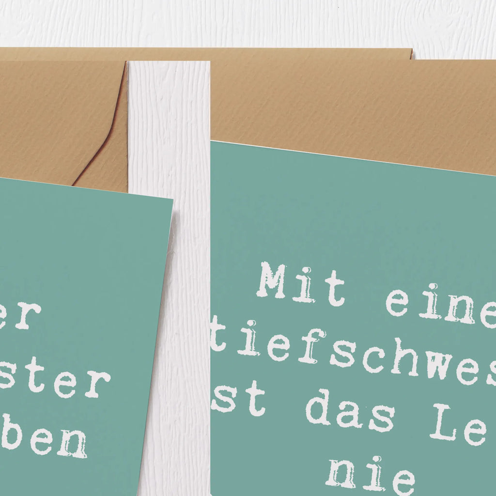 Deluxe Card Saying Mit einer Stiefschwester ist das Leben nie langweilig! Einladungskarte, Klappkarte, Karte, Hochwertige Klappkarte, Glückwunschkarte, Hochzeitskarte, Hochwertige Grußkarte, Grußkarte, Geburtstagskarte, Familie, Vatertag, Muttertag, Bruder, Schwester, Mama, Papa, Oma, Opa