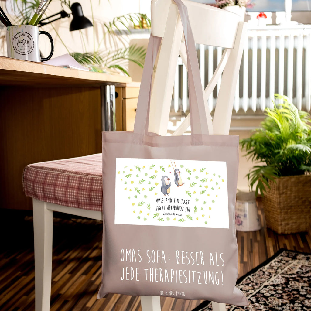 Tote bag Omas Sofa: besser als jede Therapiesitzung! Strandtasche, Tragetasche, Einkaufstasche, Jutetasche, Badetasche, Shopper, Beutel, Jutebeutel, Beuteltasche, Tasche, Stofftasche, Schultertasche, Laptoptasche, Umhängetasche, Einkaufstüte, Stoffbeutel, Familie, Vatertag, Muttertag, Bruder, Schwester, Mama, Papa, Oma, Opa