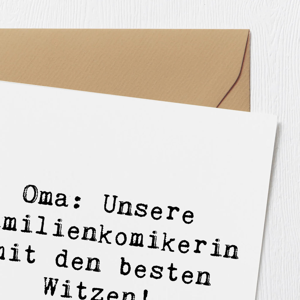 Deluxe Karte Spruch Oma Familienkomikerin Klappkarte, Glückwunschkarte, Karte, Hochwertige Klappkarte, Hochzeitskarte, Grußkarte, Geburtstagskarte, Hochwertige Grußkarte, Einladungskarte, Familie, Vatertag, Muttertag, Bruder, Schwester, Mama, Papa, Oma, Opa