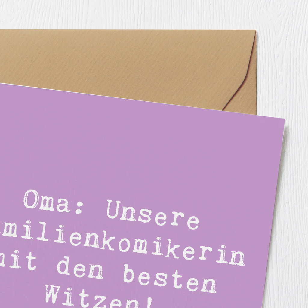 Deluxe Karte Spruch Oma Familienkomikerin Klappkarte, Glückwunschkarte, Karte, Hochwertige Klappkarte, Hochzeitskarte, Grußkarte, Geburtstagskarte, Hochwertige Grußkarte, Einladungskarte, Familie, Vatertag, Muttertag, Bruder, Schwester, Mama, Papa, Oma, Opa