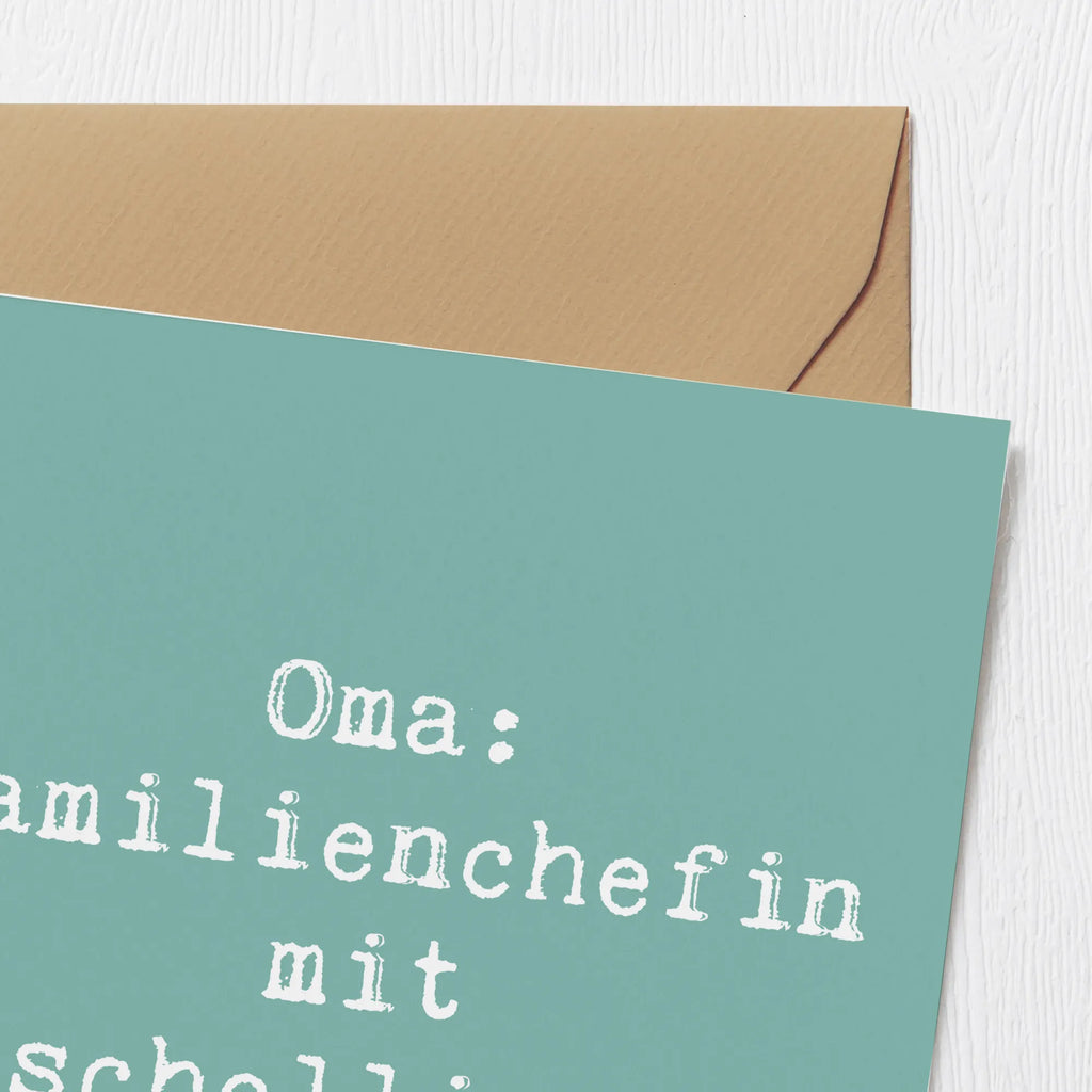 Deluxe Karte Spruch Oma Familienchefin Hochzeitskarte, Grußkarte, Karte, Geburtstagskarte, Klappkarte, Glückwunschkarte, Hochwertige Grußkarte, Hochwertige Klappkarte, Einladungskarte, Familie, Vatertag, Muttertag, Bruder, Schwester, Mama, Papa, Oma, Opa