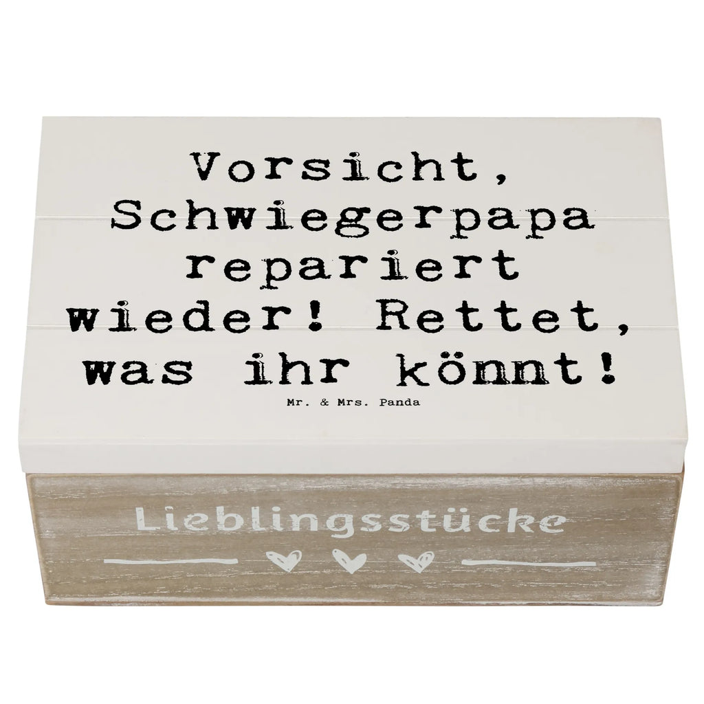 Wooden chest Saying Vorsicht, Schwiegerpapa repariert wieder! Rettet, was ihr könnt! Aufbewahrungsbox, Schatulle, XXL, Erinnerungskiste, Geschenkdose, Dekokiste, Erinnerungsbox, Truhe, Kiste, Holzkiste, Schatzkiste, Geschenkbox, Familie, Vatertag, Muttertag, Bruder, Schwester, Mama, Papa, Oma, Opa