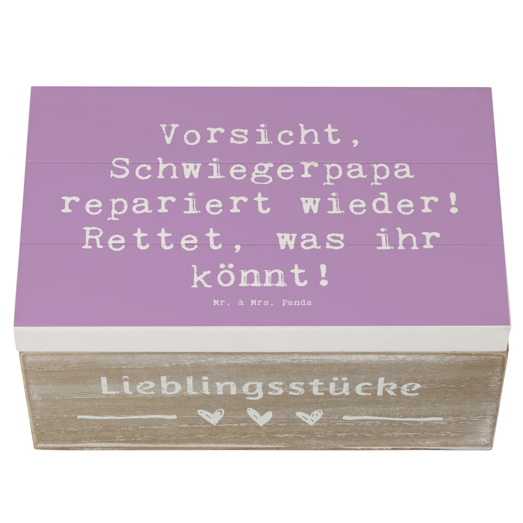 Wooden chest Saying Vorsicht, Schwiegerpapa repariert wieder! Rettet, was ihr könnt! Aufbewahrungsbox, Schatulle, XXL, Erinnerungskiste, Geschenkdose, Dekokiste, Erinnerungsbox, Truhe, Kiste, Holzkiste, Schatzkiste, Geschenkbox, Familie, Vatertag, Muttertag, Bruder, Schwester, Mama, Papa, Oma, Opa