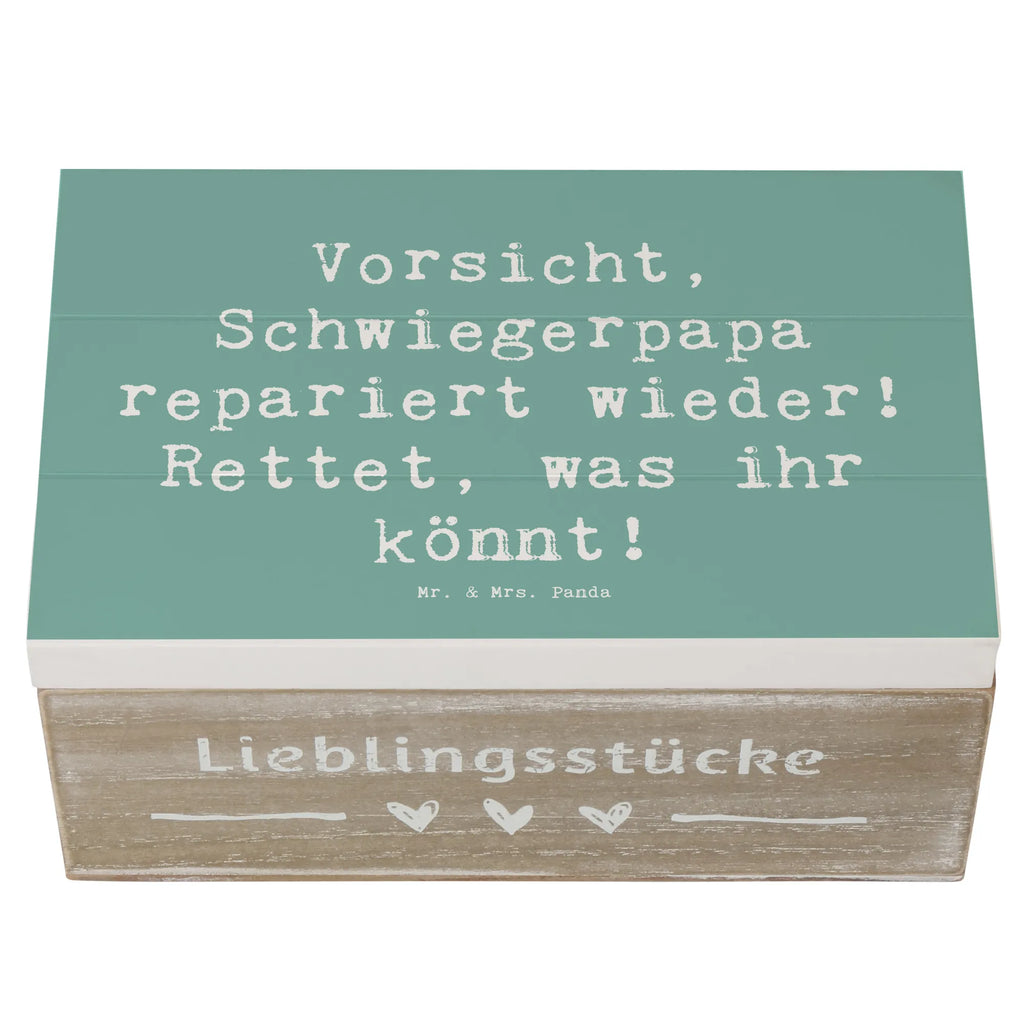 Wooden chest Saying Vorsicht, Schwiegerpapa repariert wieder! Rettet, was ihr könnt! Aufbewahrungsbox, Schatulle, XXL, Erinnerungskiste, Geschenkdose, Dekokiste, Erinnerungsbox, Truhe, Kiste, Holzkiste, Schatzkiste, Geschenkbox, Familie, Vatertag, Muttertag, Bruder, Schwester, Mama, Papa, Oma, Opa