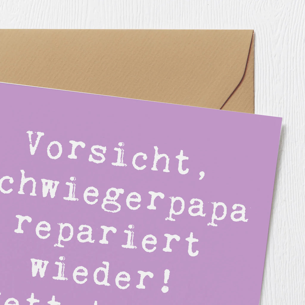 Deluxe Card Saying Vorsicht, Schwiegerpapa repariert wieder! Rettet, was ihr könnt! Hochzeitskarte, Geburtstagskarte, Einladungskarte, Karte, Klappkarte, Hochwertige Klappkarte, Hochwertige Grußkarte, Glückwunschkarte, Grußkarte, Familie, Vatertag, Muttertag, Bruder, Schwester, Mama, Papa, Oma, Opa