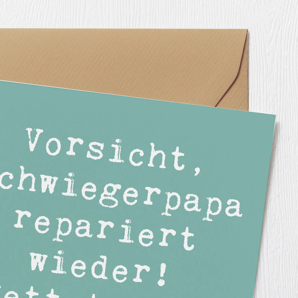 Deluxe Card Saying Vorsicht, Schwiegerpapa repariert wieder! Rettet, was ihr könnt! Hochzeitskarte, Geburtstagskarte, Einladungskarte, Karte, Klappkarte, Hochwertige Klappkarte, Hochwertige Grußkarte, Glückwunschkarte, Grußkarte, Familie, Vatertag, Muttertag, Bruder, Schwester, Mama, Papa, Oma, Opa
