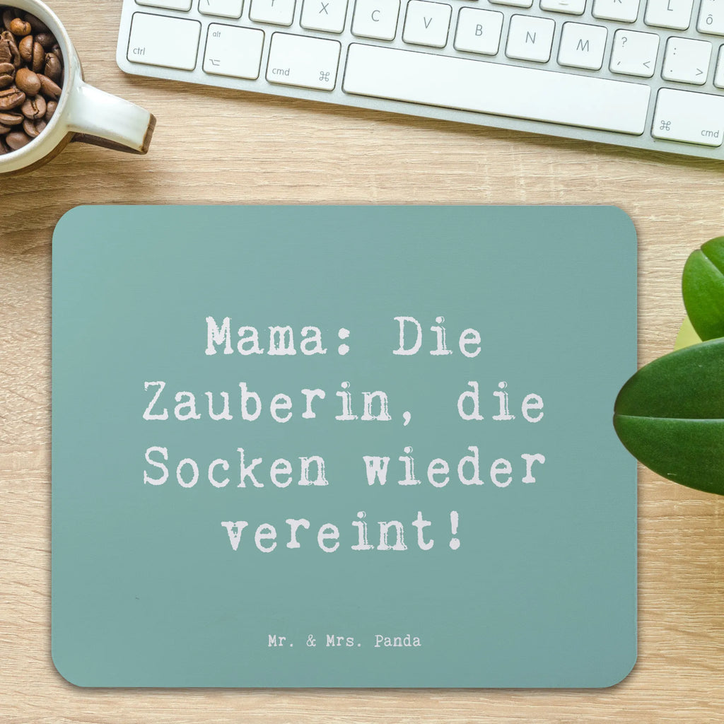 Mouse mat Saying Mama: Die Zauberin, die Socken wieder vereint! Mousepad, Computer zubehör, Büroausstattung, PC Zubehör, Arbeitszimmer, Mauspad, Einzigartiges Mauspad, Designer Mauspad, Mausunterlage, Mauspad Büro, Familie, Vatertag, Muttertag, Bruder, Schwester, Mama, Papa, Oma, Opa