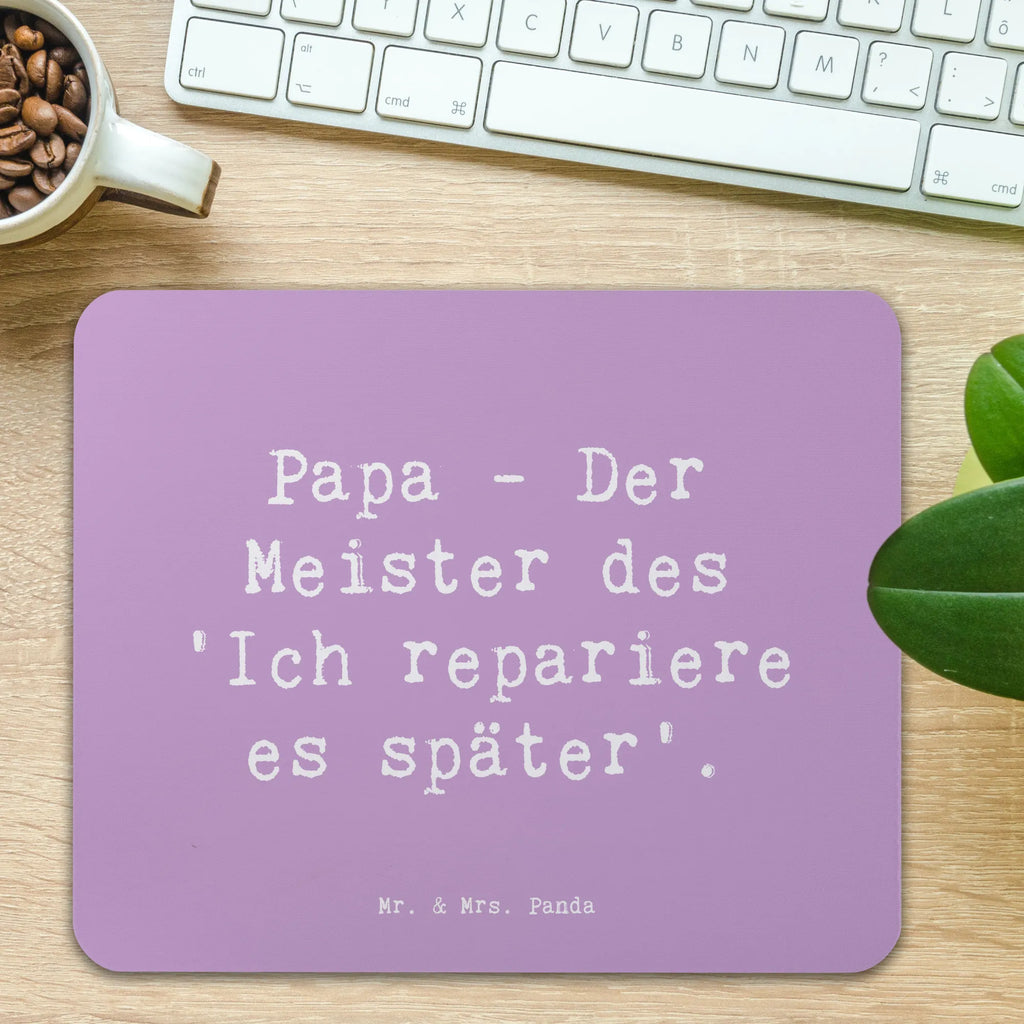 Mouse mat Saying Papa - Der Meister des 'Ich repariere es später'. Mousepad, Computer zubehör, Büroausstattung, PC Zubehör, Arbeitszimmer, Mauspad, Einzigartiges Mauspad, Designer Mauspad, Mausunterlage, Mauspad Büro, Familie, Vatertag, Muttertag, Bruder, Schwester, Mama, Papa, Oma, Opa