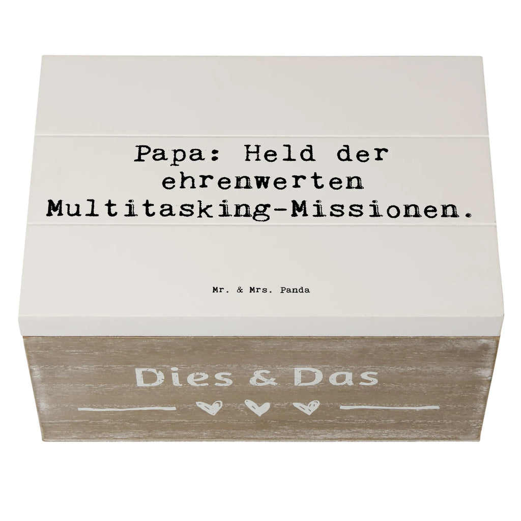 Wooden chest Saying Papa: Held der ehrenwerten Multitasking-Missionen. Holzkiste, Erinnerungsbox, Geschenkbox, Kiste, Erinnerungskiste, Schatzkiste, Aufbewahrungsbox, Geschenkdose, XXL, Truhe, Dekokiste, Schatulle, Familie, Vatertag, Muttertag, Bruder, Schwester, Mama, Papa, Oma, Opa