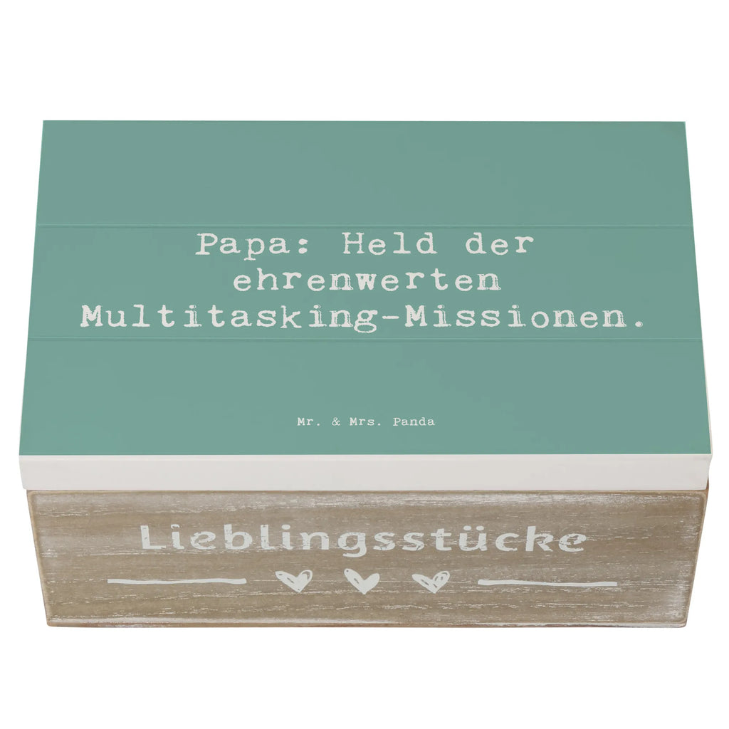 Wooden chest Saying Papa: Held der ehrenwerten Multitasking-Missionen. Holzkiste, Erinnerungsbox, Geschenkbox, Kiste, Erinnerungskiste, Schatzkiste, Aufbewahrungsbox, Geschenkdose, XXL, Truhe, Dekokiste, Schatulle, Familie, Vatertag, Muttertag, Bruder, Schwester, Mama, Papa, Oma, Opa