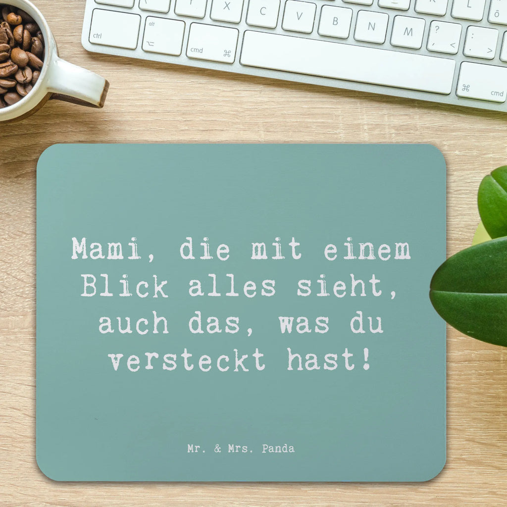 Mouse mat Saying Mami, die mit einem Blick alles sieht, auch das, was du versteckt hast! Mousepad, Computer zubehör, Büroausstattung, PC Zubehör, Arbeitszimmer, Mauspad, Einzigartiges Mauspad, Designer Mauspad, Mausunterlage, Mauspad Büro, Familie, Vatertag, Muttertag, Bruder, Schwester, Mama, Papa, Oma, Opa