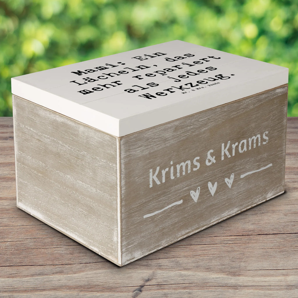 Wooden chest Saying Mami: Ein Lächeln, das mehr repariert als jedes Werkzeug. Geschenkbox, Erinnerungskiste, Dekokiste, Truhe, Kiste, Holzkiste, Erinnerungsbox, Geschenkdose, Schatulle, Schatzkiste, Aufbewahrungsbox, XXL, Familie, Vatertag, Muttertag, Bruder, Schwester, Mama, Papa, Oma, Opa
