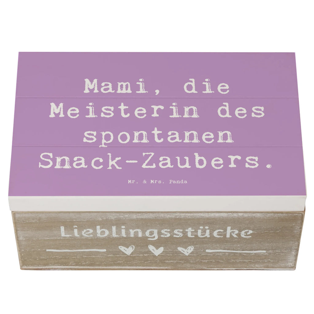 Wooden chest Saying Mami, die Meisterin des spontanen Snack-Zaubers. Aufbewahrungsbox, Schatulle, Truhe, Geschenkbox, Geschenkdose, Erinnerungskiste, Kiste, Erinnerungsbox, Holzkiste, Dekokiste, Schatzkiste, XXL, Familie, Vatertag, Muttertag, Bruder, Schwester, Mama, Papa, Oma, Opa