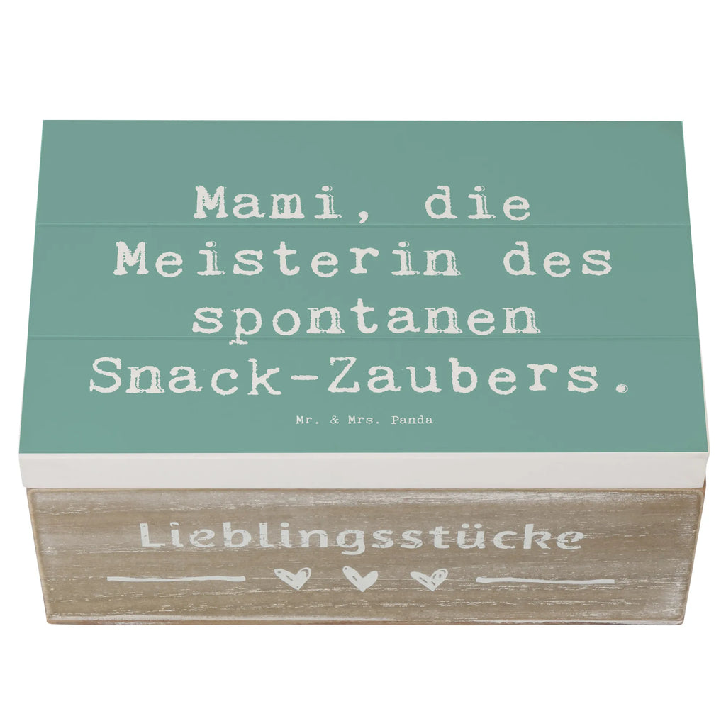 Wooden chest Saying Mami, die Meisterin des spontanen Snack-Zaubers. Aufbewahrungsbox, Schatulle, Truhe, Geschenkbox, Geschenkdose, Erinnerungskiste, Kiste, Erinnerungsbox, Holzkiste, Dekokiste, Schatzkiste, XXL, Familie, Vatertag, Muttertag, Bruder, Schwester, Mama, Papa, Oma, Opa