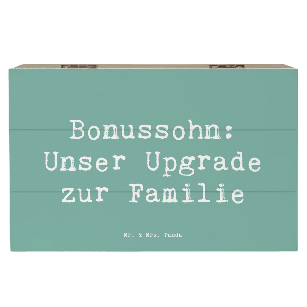 Wooden chest Saying Bonussohn: Unser Upgrade zur Familie Schatulle, Holzkiste, Truhe, Erinnerungsbox, Erinnerungskiste, XXL, Kiste, Geschenkdose, Aufbewahrungsbox, Geschenkbox, Dekokiste, Schatzkiste, Familie, Vatertag, Muttertag, Bruder, Schwester, Mama, Papa, Oma, Opa
