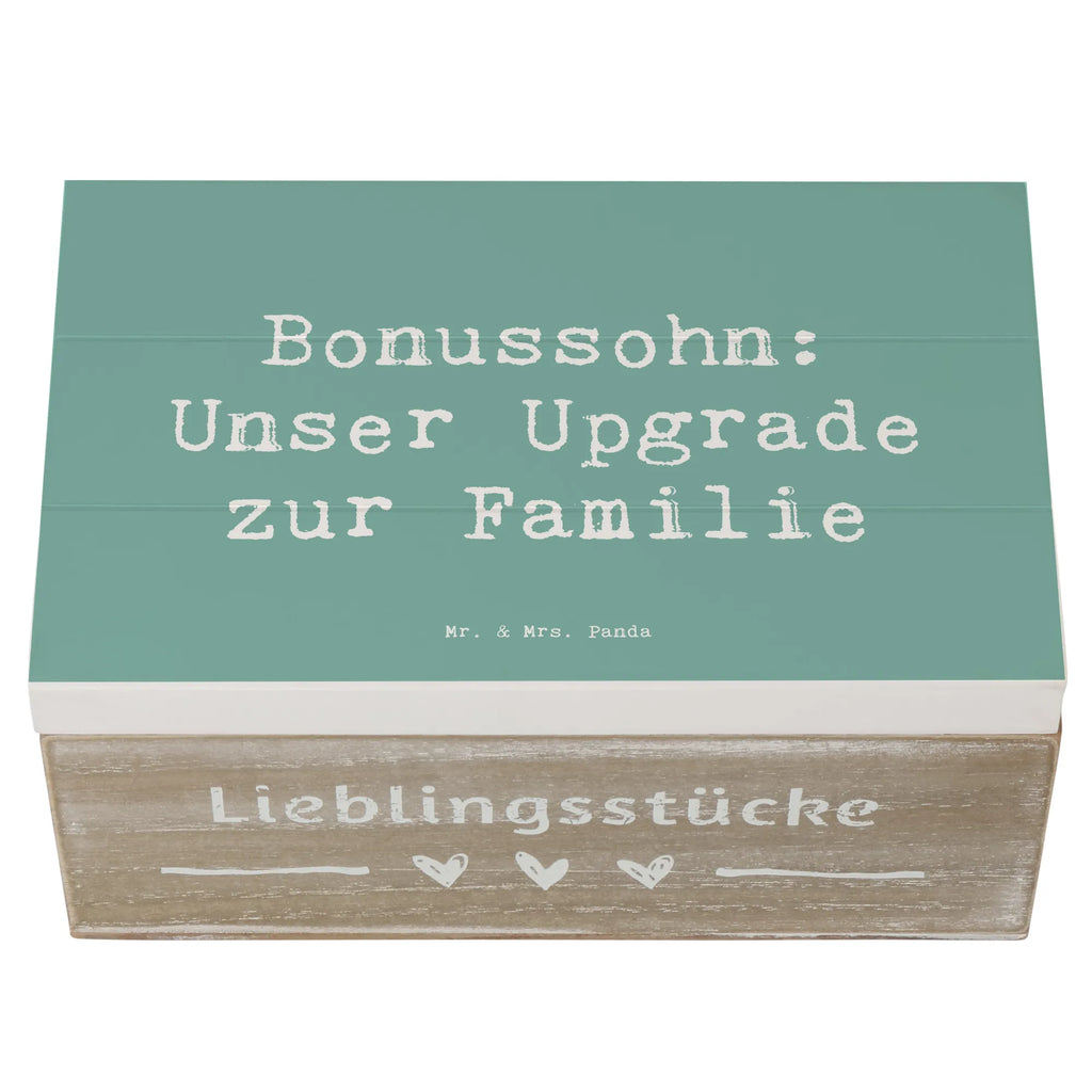 Wooden chest Saying Bonussohn: Unser Upgrade zur Familie Schatulle, Holzkiste, Truhe, Erinnerungsbox, Erinnerungskiste, XXL, Kiste, Geschenkdose, Aufbewahrungsbox, Geschenkbox, Dekokiste, Schatzkiste, Familie, Vatertag, Muttertag, Bruder, Schwester, Mama, Papa, Oma, Opa