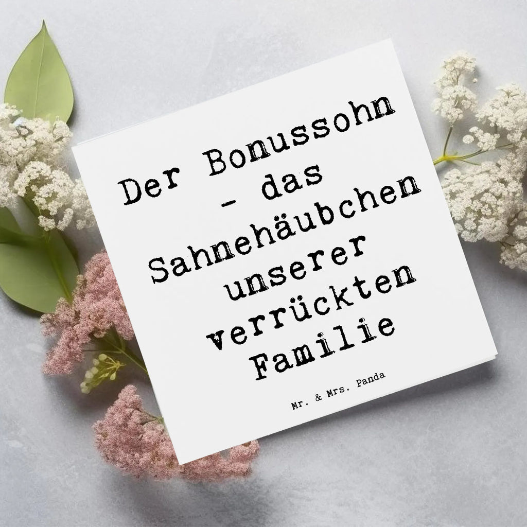 Deluxe Card Saying Der Bonussohn - das Sahnehäubchen unserer verrückten Familie Glückwunschkarte, Grußkarte, Geburtstagskarte, Hochwertige Klappkarte, Hochzeitskarte, Hochwertige Grußkarte, Karte, Klappkarte, Einladungskarte, Familie, Vatertag, Muttertag, Bruder, Schwester, Mama, Papa, Oma, Opa