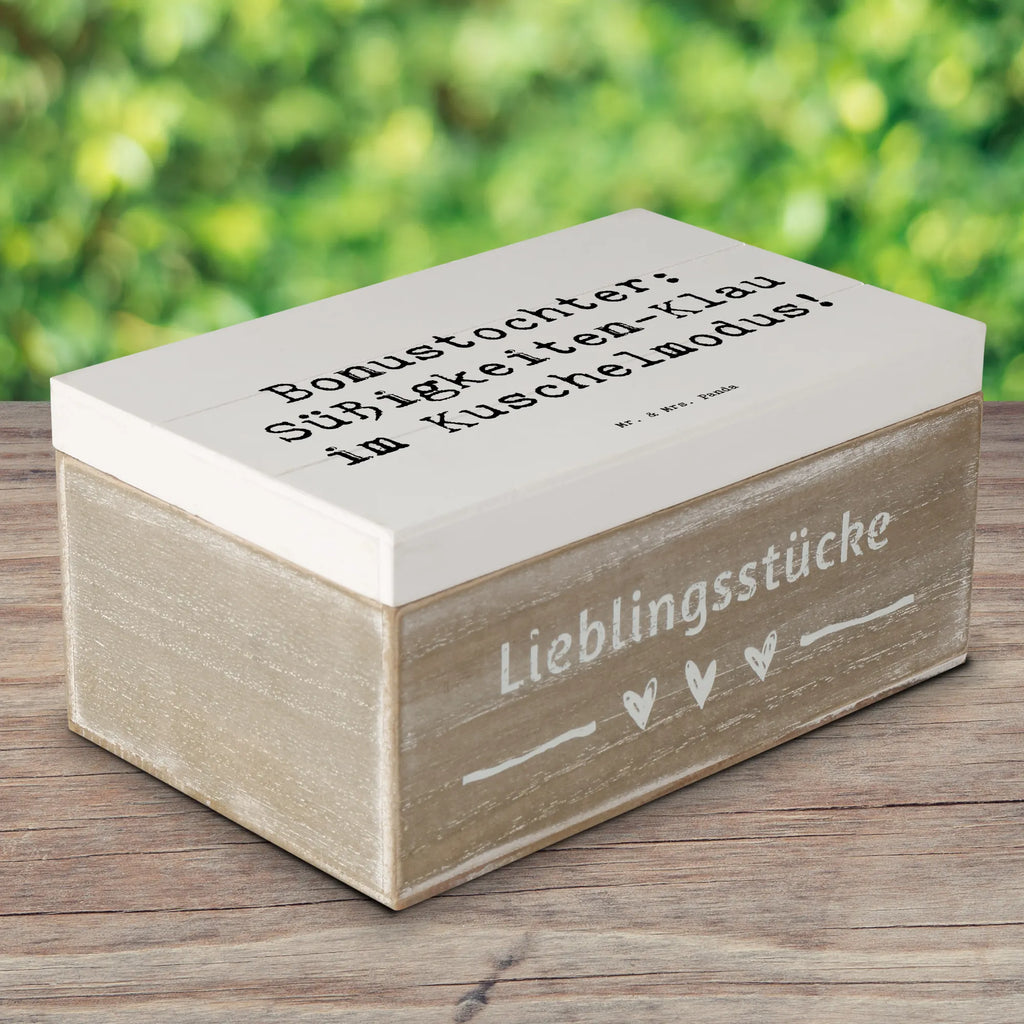 Holzkiste Spruch Bonustochter Überraschungen Erinnerungskiste, Schatulle, Schatzkiste, Geschenkdose, Aufbewahrungsbox, Geschenkbox, Dekokiste, Kiste, Holzkiste, XXL, Truhe, Erinnerungsbox, Familie, Vatertag, Muttertag, Bruder, Schwester, Mama, Papa, Oma, Opa