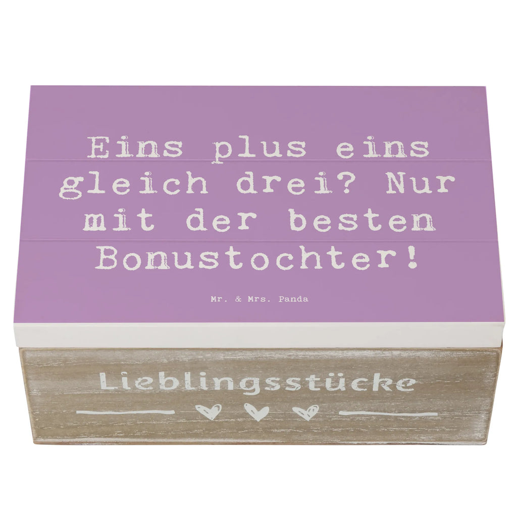 Wooden chest Saying Eins plus eins gleich drei? Nur mit der besten Bonustochter! Geschenkdose, Dekokiste, Truhe, Schatulle, Kiste, Erinnerungskiste, Geschenkbox, XXL, Aufbewahrungsbox, Schatzkiste, Erinnerungsbox, Holzkiste, Familie, Vatertag, Muttertag, Bruder, Schwester, Mama, Papa, Oma, Opa