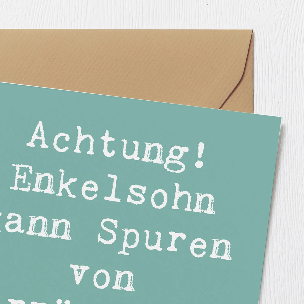 Deluxe Card Saying Achtung! Enkelsohn kann Spuren von Verrücktheit enthalten. Karte, Klappkarte, Einladungskarte, Hochwertige Grußkarte, Grußkarte, Hochwertige Klappkarte, Hochzeitskarte, Geburtstagskarte, Glückwunschkarte, Familie, Vatertag, Muttertag, Bruder, Schwester, Mama, Papa, Oma, Opa