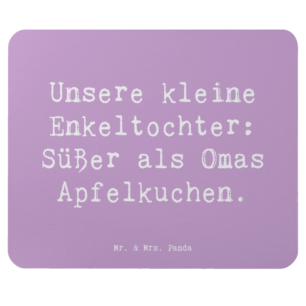 Mouse mat Saying Unsere kleine Enkeltochter: Süßer als Omas Apfelkuchen. Mousepad, Computer zubehör, Büroausstattung, PC Zubehör, Arbeitszimmer, Mauspad, Einzigartiges Mauspad, Designer Mauspad, Mausunterlage, Mauspad Büro, Familie, Vatertag, Muttertag, Bruder, Schwester, Mama, Papa, Oma, Opa