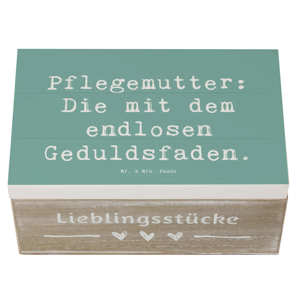 Wooden chest Saying Pflegemutter: Die mit dem endlosen Geduldsfaden. Geschenkdose, Schatulle, Schatzkiste, Erinnerungsbox, Erinnerungskiste, Holzkiste, Aufbewahrungsbox, Dekokiste, Kiste, XXL, Geschenkbox, Truhe, Familie, Vatertag, Muttertag, Bruder, Schwester, Mama, Papa, Oma, Opa