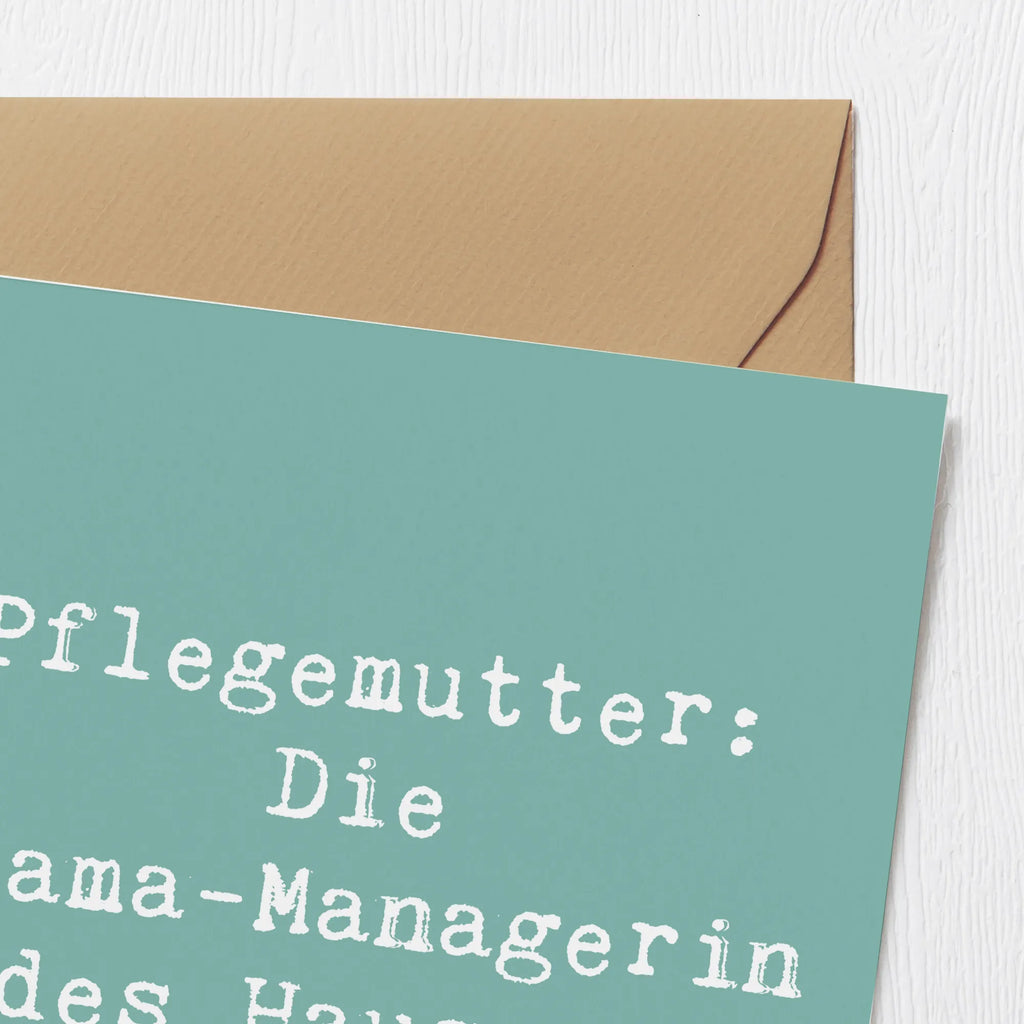 Deluxe Card Saying Pflegemutter: Die Drama-Managerin des Hauses. Hochwertige Grußkarte, Hochwertige Klappkarte, Glückwunschkarte, Grußkarte, Hochzeitskarte, Einladungskarte, Geburtstagskarte, Karte, Klappkarte, Familie, Vatertag, Muttertag, Bruder, Schwester, Mama, Papa, Oma, Opa