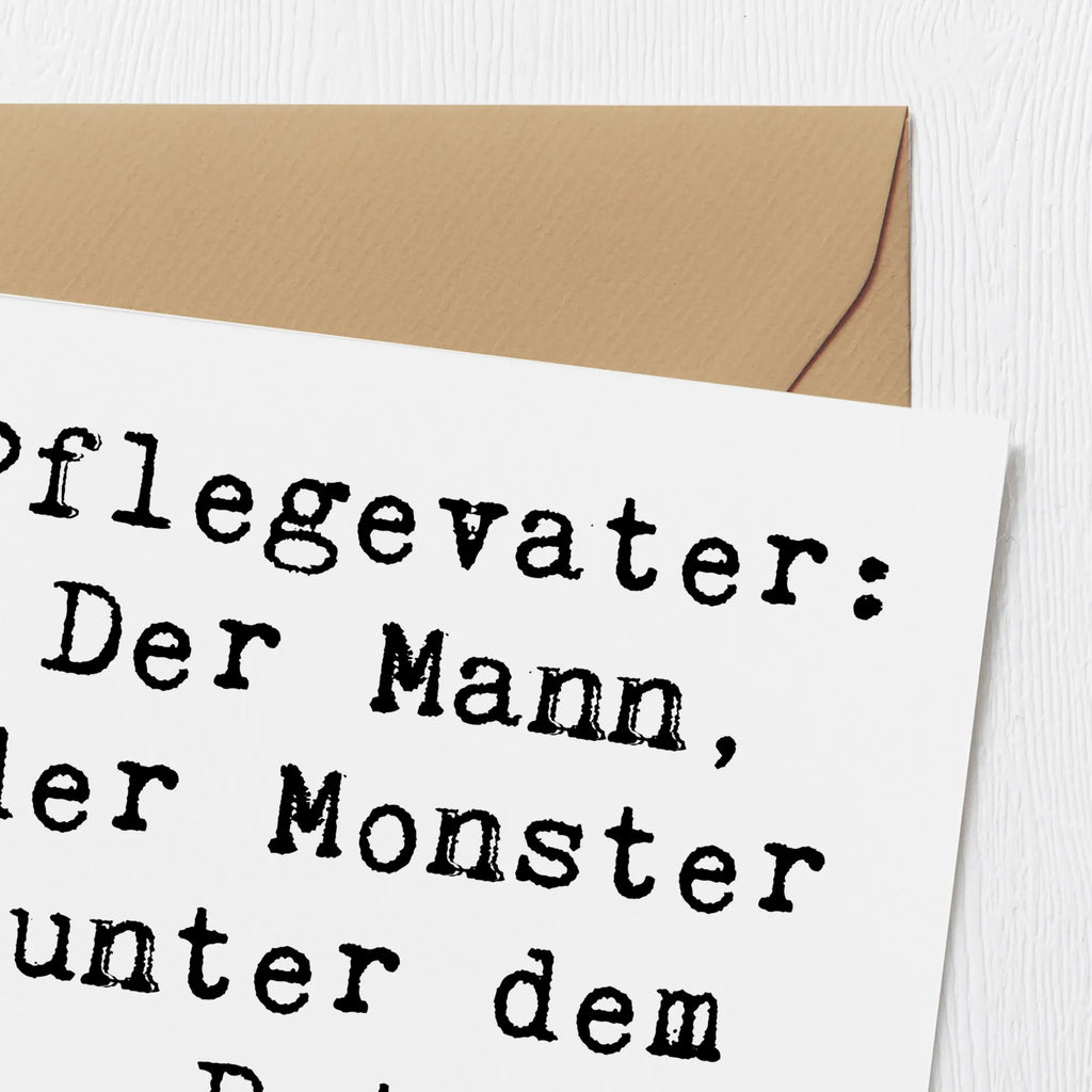 Deluxe Card Saying Pflegevater: Der Mann, der Monster unter dem Bett besiegt. Einladungskarte, Hochwertige Klappkarte, Glückwunschkarte, Klappkarte, Grußkarte, Hochwertige Grußkarte, Karte, Hochzeitskarte, Geburtstagskarte, Familie, Vatertag, Muttertag, Bruder, Schwester, Mama, Papa, Oma, Opa