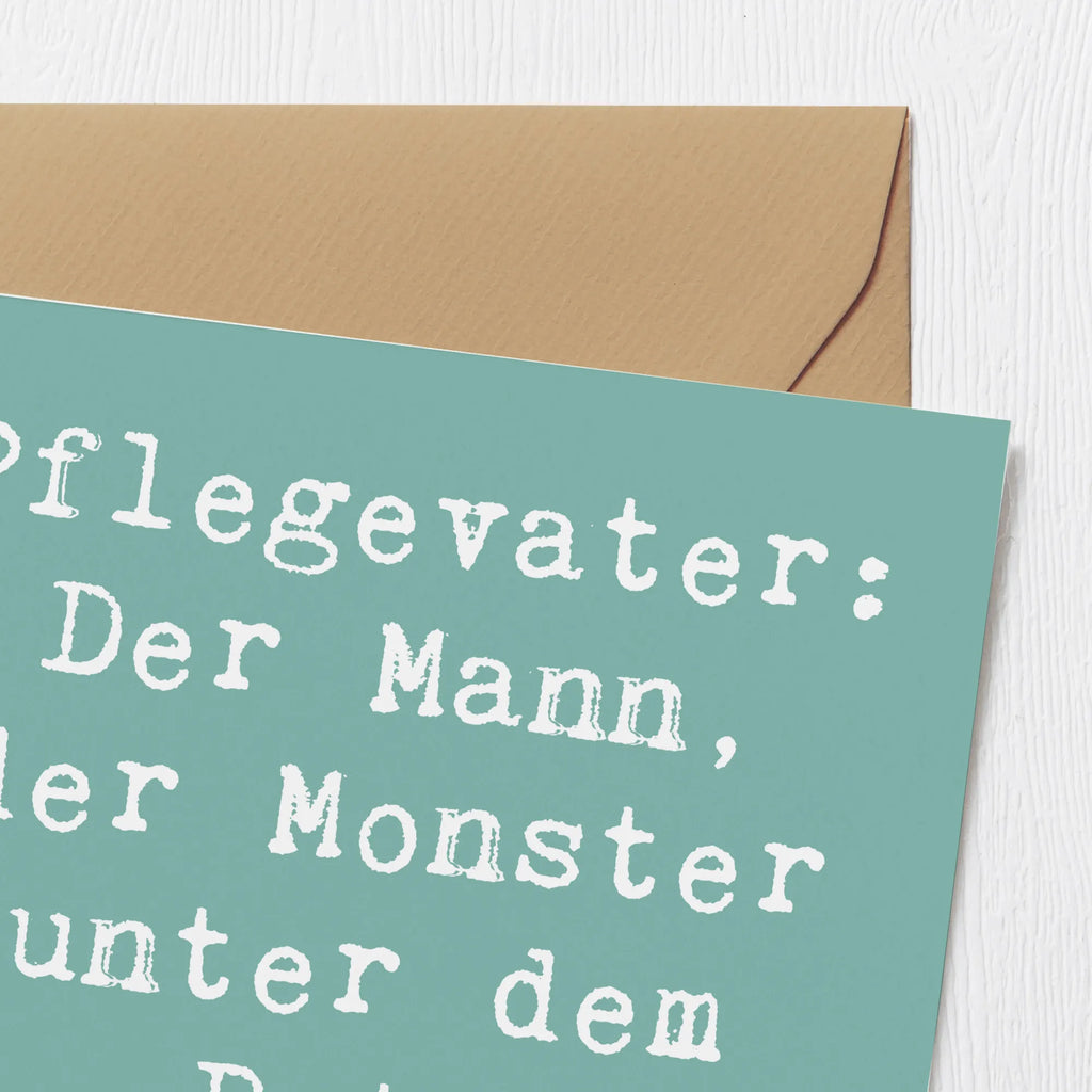 Deluxe Card Saying Pflegevater: Der Mann, der Monster unter dem Bett besiegt. Einladungskarte, Hochwertige Klappkarte, Glückwunschkarte, Klappkarte, Grußkarte, Hochwertige Grußkarte, Karte, Hochzeitskarte, Geburtstagskarte, Familie, Vatertag, Muttertag, Bruder, Schwester, Mama, Papa, Oma, Opa