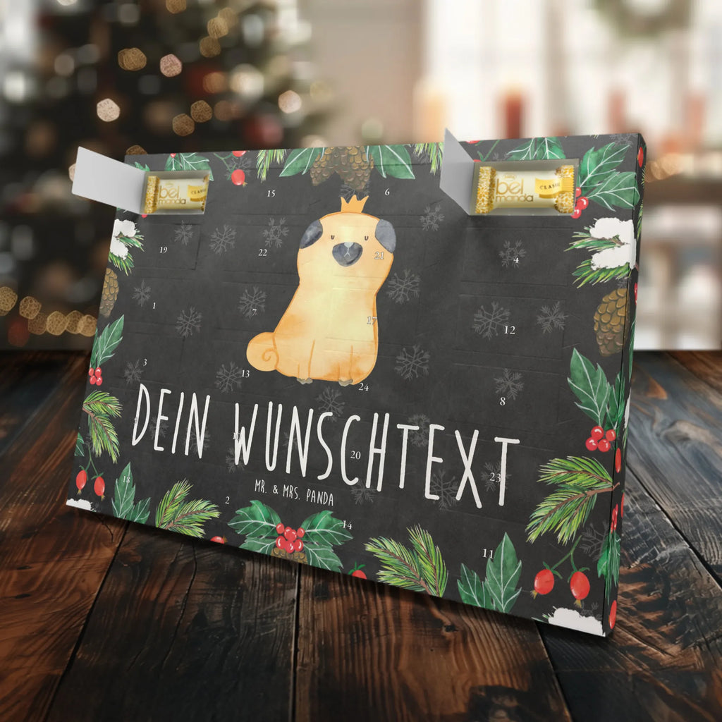 Personalisierter Marzipan Adventskalender Mops Krone Personalisierter Marzipan Adventskalender, Hund, Hundemotiv, Haustier, Hunderasse, Tierliebhaber, Hundebesitzer, Sprüche, lustig, kinderlos, Hausregel, Mops, Hundebesitzer. Spruch, allergisch