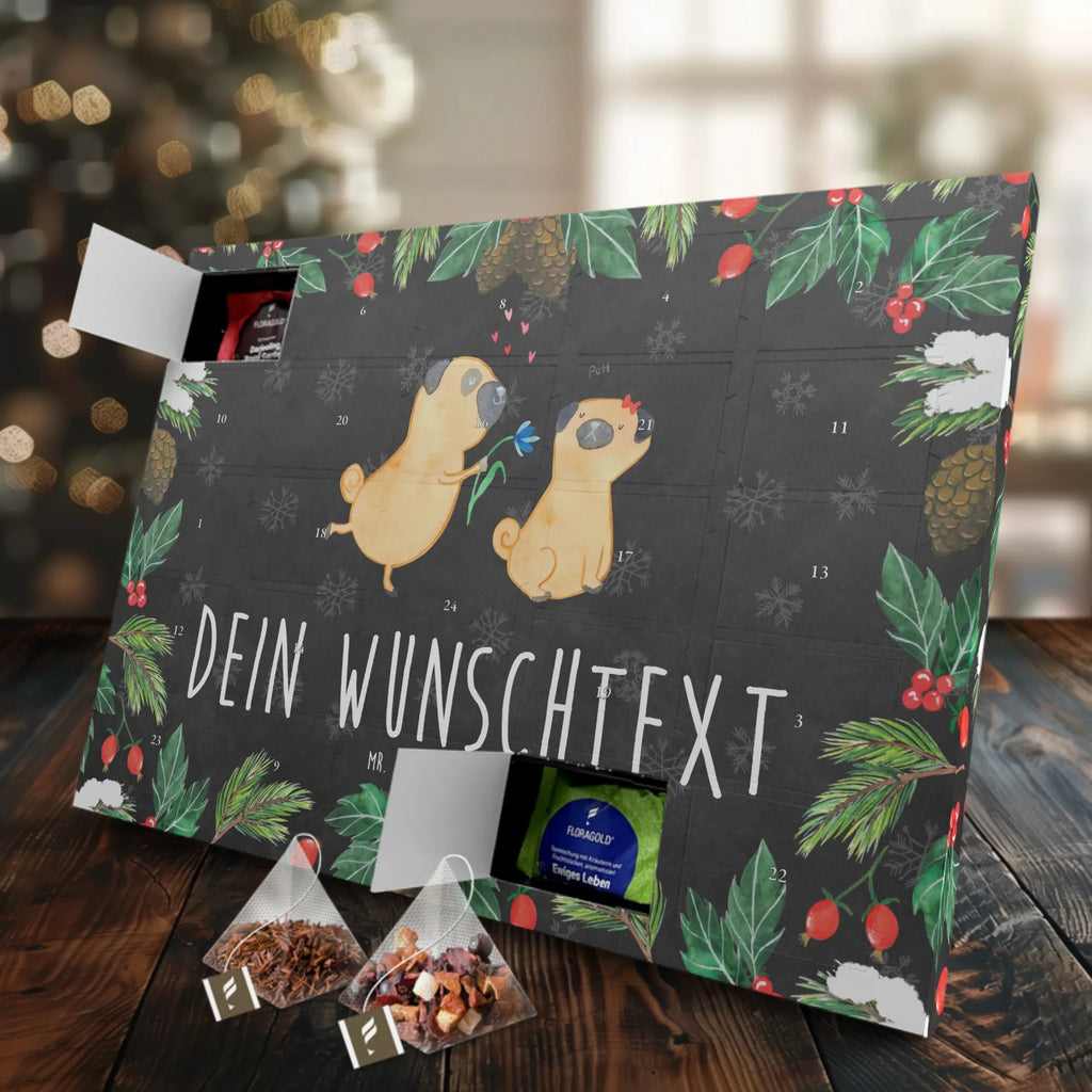 Personalisierter Tee Adventskalender Mops Verliebt Personalisierter Tee Adventskalender, Hunderasse, Tierliebhaber, Hundemotiv, Haustier, Hundebesitzer, Hund, Sprüche, Hundeliebe, Mops, Liebe, Partner, Verliebt, Liebesspruch. Verlobt, Geschenk Freund, Möpse