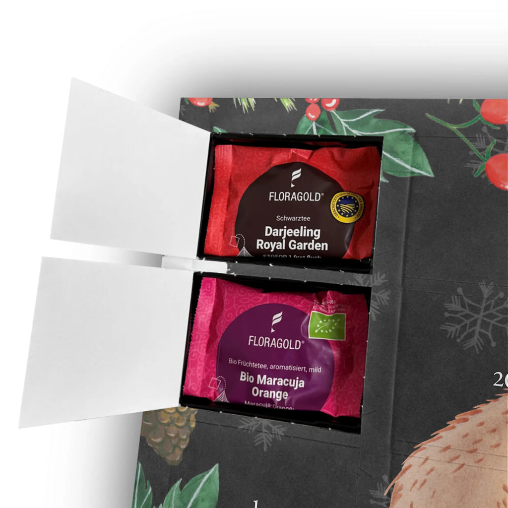 Tee Adventskalender Capybara Liebe Adventskalender, Tee Adventskalender, Adventskalender mit Tee, Tiermotive, Tiere, Gute Laune, Lustige Sprüche, Verschmolzen, Beziehung, Herzlich, Jahrestag, Geschenkidee, Handgezeichnet, Verliebt, Kuschel Capybaras, Capybara, Liebe, Ehejubiläum, Ich Bin Deins, Valentinstag, Liebesbeweis, Paar, Tierliebe, Romantisches Geschenk, Partnertiere, Du Bist Meins, Liebesspruch