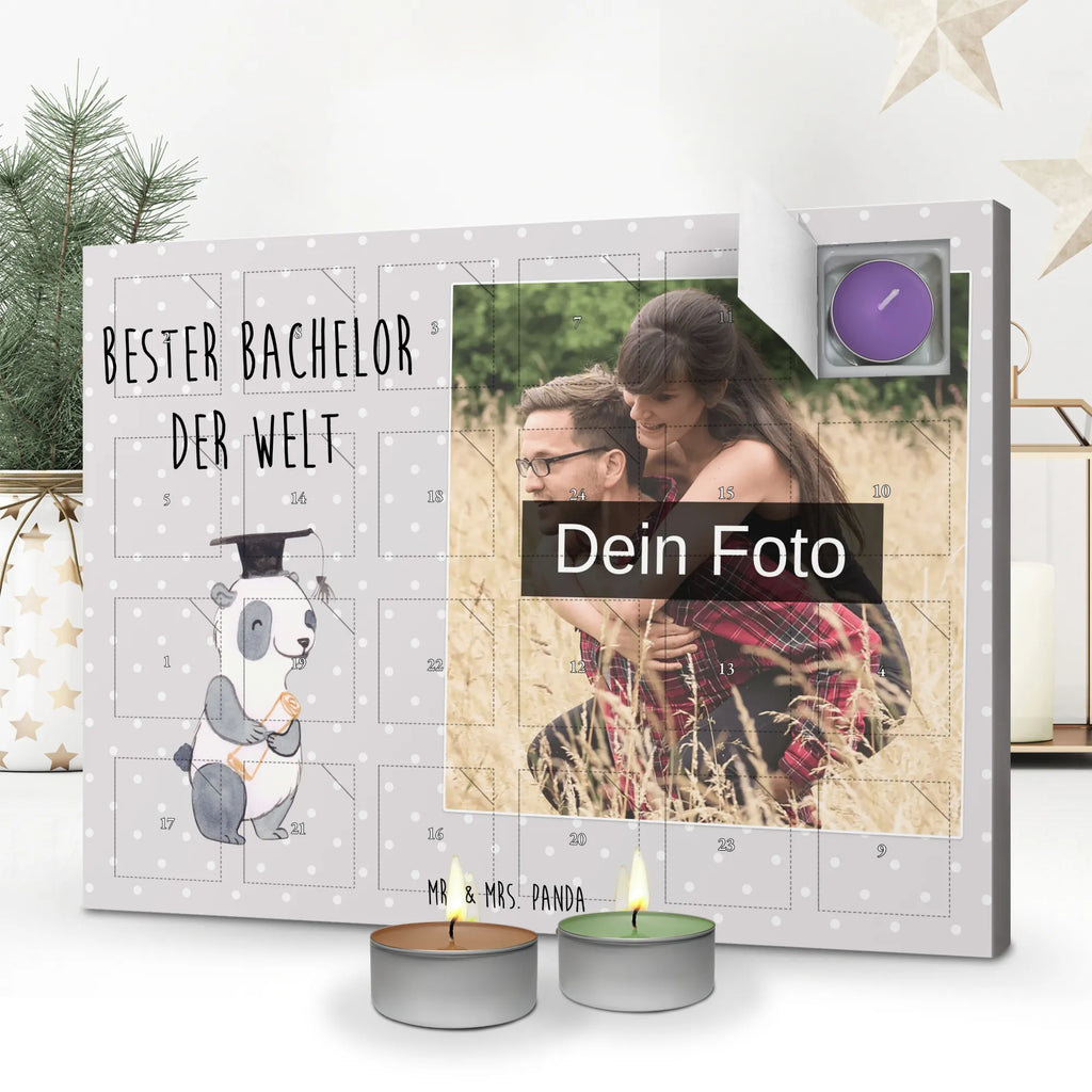 Personalisierter Duftkerzen Foto Adventskalender Panda Bester Bachelor der Welt Personalisierter Duftkerzen Foto Adventskalender, Geschenkidee, Geschenk, Schenken, Mitbringsel, Geburtstag, Geburtstagsgeschenk, für, Danke, Dankeschön, Bedanken, Freude machen, Geschenktipp, Bachelor, Lustig, Hochschule, Uni, Student, Studienabschluss, Spaß, Alumni, Sohn, Universität, Witzig, Musterschüler, Studenten, Abschluss, Studium