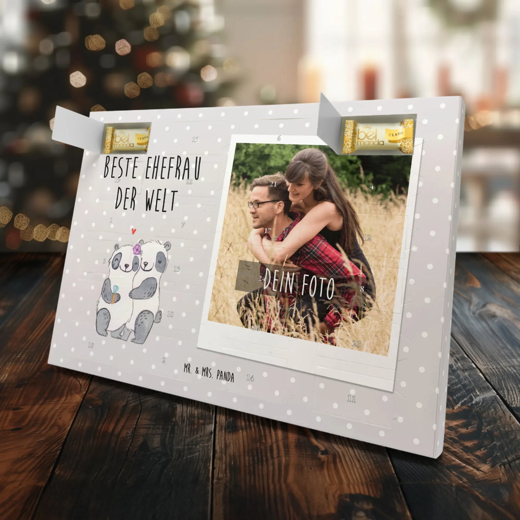 Personalisierter Marzipan Foto Adventskalender Panda Beste Ehefrau der Welt Personalisierter Marzipan Foto Adventskalender, für, Dankeschön, Geschenk, Schenken, Geburtstag, Geburtstagsgeschenk, Geschenkidee, Danke, Bedanken, Mitbringsel, Freude machen, Geschenktipp, Ehepartner, Gattin, Ehe, Kleinigkeit, Beste, Frau, Hochzeit, Freundin, Ehefrau, Partnerin, Liebling, Lebensgefährtin, Traumfrau, Braut