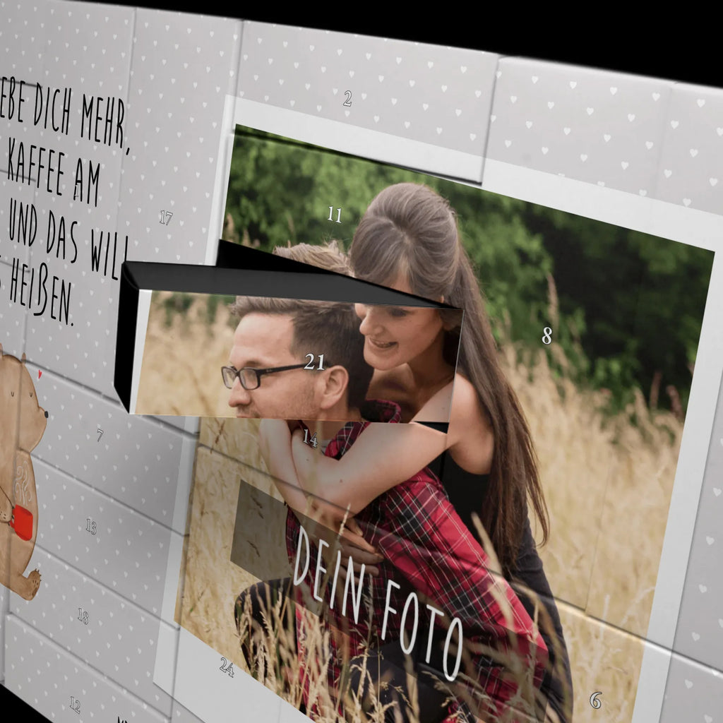 Personalisierter Befüllbarer Foto Adventskalender Bär Morgenkaffee Personalisierter Adventskalender, Weihnachtskalender mit Foto, Foto Adventskalender, Adventskalender mit Foto, Personalisierter Befüllbarer Foto Adventskalender, Adventskalender mit Eigenem Bild, Adventskalender Eigenes Foto, Freundin, Freund, Liebe, Liebesgeschenk, Jahrestag, Verlobung, Partner, Ehemann, Ehefrau, Heiraten, Heiratsantrag, Hocheitstag, Geschenk für Frauen, Hochzeitstag, Liebesbeweis, für Ehemann, Valentinstag, für Männer, Mitbringsel, Geschenk für Partner, Geschenk für Freundin