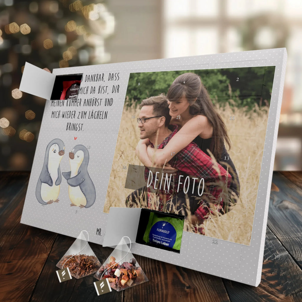 Personalisierter Tee Foto Adventskalender Pinguine trösten Personalisierter Tee Foto Adventskalender, Freundin, Freund, Liebe, Liebesgeschenk, Jahrestag, Verlobung, Partner, Ehemann, Ehefrau, Heiraten, Heiratsantrag, Hocheitstag, für Männer, Valentinstag, Geschenk für Frauen, Geschenk für Freundin, für Ehemann, Liebesbeweis, Hochzeitstag, Mitbringsel, Geschenk für Partner