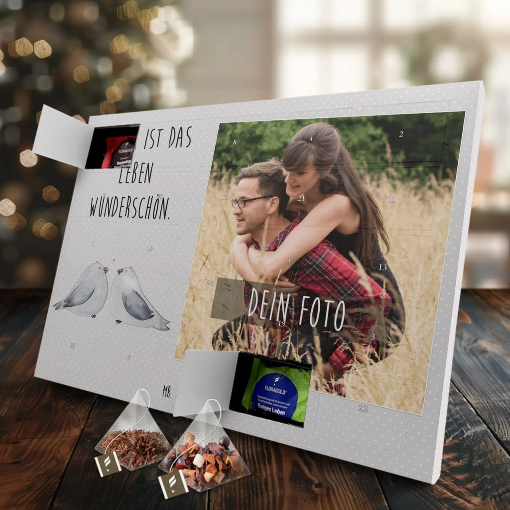 Personalisierter Tee Foto Adventskalender Turteltauben Liebe Personalisierter Tee Foto Adventskalender, Freundin, Freund, Liebe, Liebesgeschenk, Jahrestag, Verlobung, Partner, Ehemann, Ehefrau, Heiraten, Heiratsantrag, Hocheitstag, Verliebt, Geschenk Freundin, Liebesbeweis, Turteltäubchen, Turteltauben, Verheiratet, Geschenk Hochzeit, Tauben, Hochzeitstag, Geschenk Freund, Verlobt
