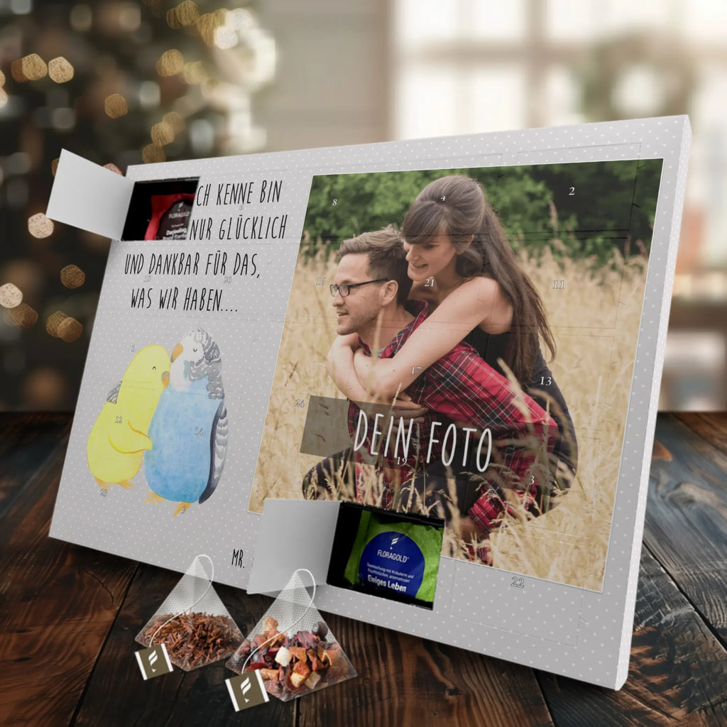 Personalisierter Tee Foto Adventskalender Wellensittich Liebe Personalisierter Tee Foto Adventskalender, Freundin, Freund, Liebe, Liebesgeschenk, Jahrestag, Verlobung, Partner, Ehemann, Ehefrau, Heiraten, Heiratsantrag, Hocheitstag, Kuscheln, Vertrauen, Vögel, Wellensittich, Nähe