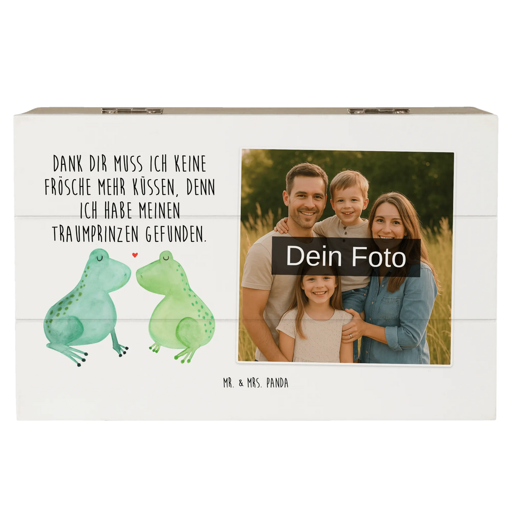 Personalisierte Foto Holzkiste Frosch Liebe Personalisierte Foto Holzkiste, Liebe, Partner, Freund, Freundin, Ehemann, Ehefrau, Heiraten, Verlobung, Heiratsantrag, Liebesgeschenk, Jahrestag, Hocheitstag, Frosch, Froschkönig, Verliebt, Hochzeitstag, Geschenk Hochzeit, Liebesbeweis, Fröschchen, Verlobt, Verheiratet, Frösche, Geschenk Freundin, Geschenk Freund