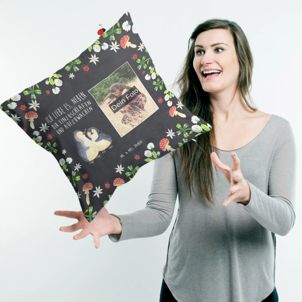 Personalisiertes Foto Kissen Pinguine Einschlafen Personalisiertes Foto Kissen, Liebe, Partner, Freund, Freundin, Ehemann, Ehefrau, Heiraten, Verlobung, Heiratsantrag, Liebesgeschenk, Jahrestag, Hocheitstag, Valentinstag, Geschenk für Frauen, Hochzeitstag, Mitbringsel, Geschenk für Freundin, Geschenk für Partner, Liebesbeweis, für Männer, für Ehemann
