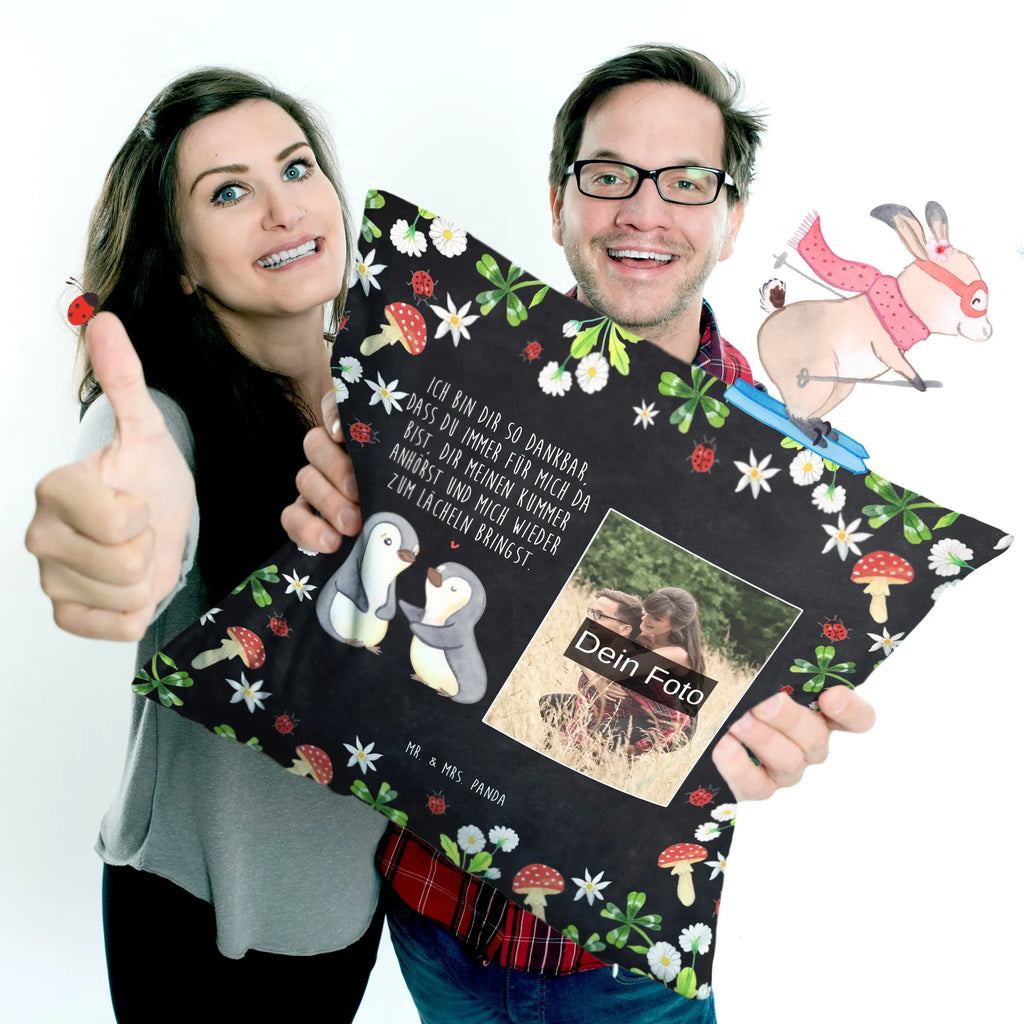 Personalisiertes Foto Kissen Pinguine trösten Personalisiertes Foto Kissen, Liebe, Partner, Freund, Freundin, Ehemann, Ehefrau, Heiraten, Verlobung, Heiratsantrag, Liebesgeschenk, Jahrestag, Hocheitstag, für Ehemann, Geschenk für Partner, Valentinstag, Mitbringsel, Geschenk für Frauen, Geschenk für Freundin, Liebesbeweis, für Männer, Hochzeitstag