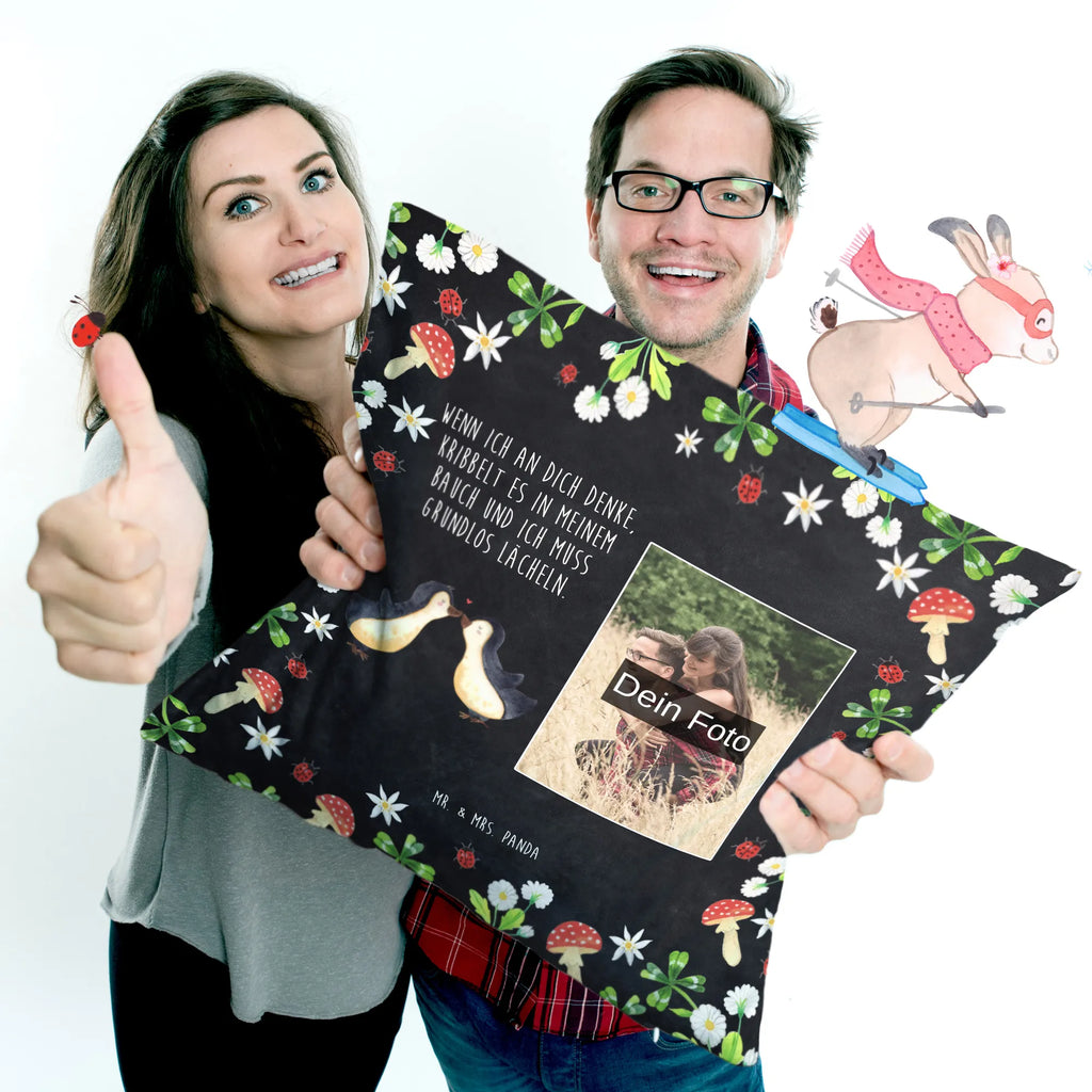 Personalisiertes Foto Kissen Pinguine Kuss Personalisiertes Foto Kissen, Liebe, Partner, Freund, Freundin, Ehemann, Ehefrau, Heiraten, Verlobung, Heiratsantrag, Liebesgeschenk, Jahrestag, Hocheitstag, Liebesbeweis, Geschenk für Partner, für Ehemann, Mitbringsel, Hochzeitstag, für Männer, Valentinstag, Geschenk für Frauen, Geschenk für Freundin