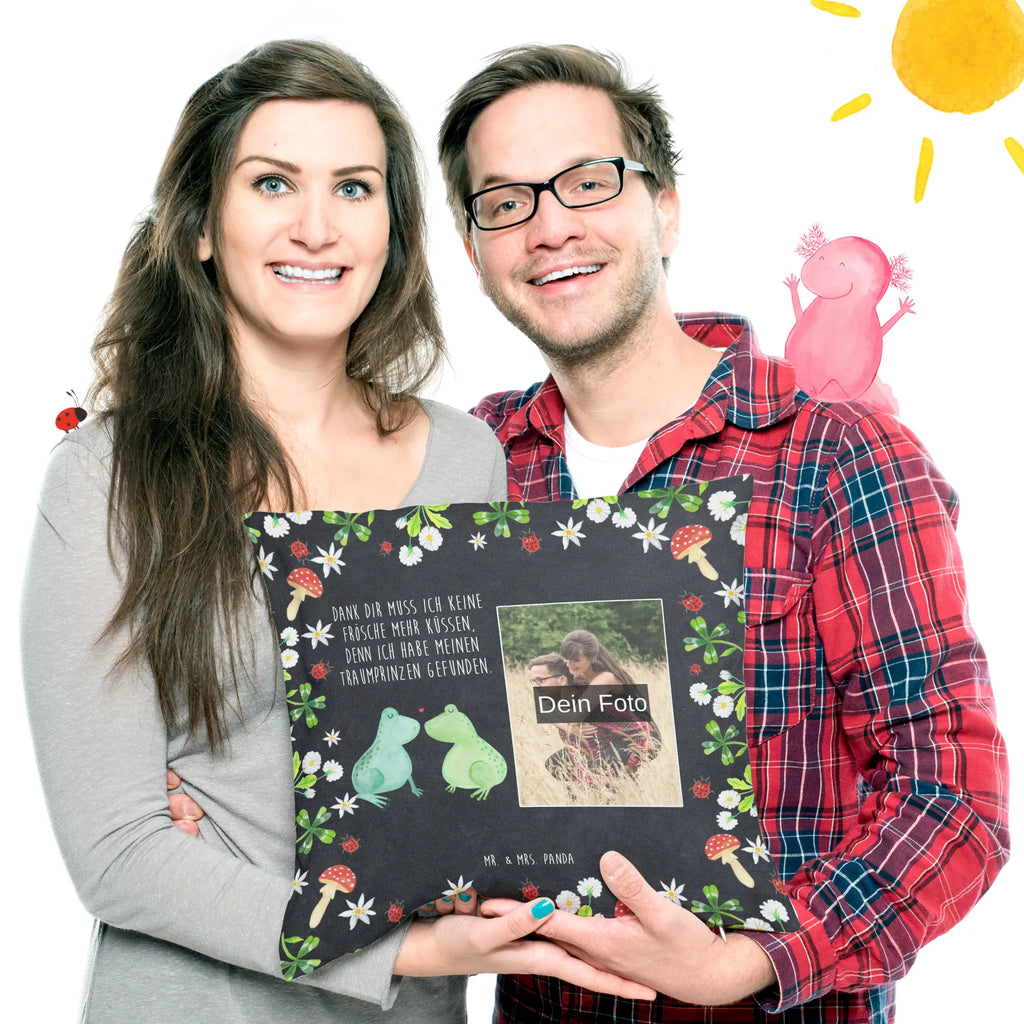 Personalisiertes Foto Kissen Frosch Liebe Personalisiertes Foto Kissen, Liebe, Partner, Freund, Freundin, Ehemann, Ehefrau, Heiraten, Verlobung, Heiratsantrag, Liebesgeschenk, Jahrestag, Hocheitstag, Geschenk Hochzeit, Geschenk Freundin, Fröschchen, Geschenk Freund, Froschkönig, Frosch, Verliebt, Hochzeitstag, Liebesbeweis, Frösche, Verheiratet, Verlobt
