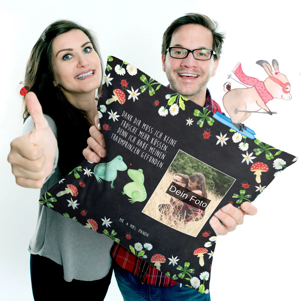Personalisiertes Foto Kissen Frosch Liebe Personalisiertes Foto Kissen, Liebe, Partner, Freund, Freundin, Ehemann, Ehefrau, Heiraten, Verlobung, Heiratsantrag, Liebesgeschenk, Jahrestag, Hocheitstag, Geschenk Hochzeit, Geschenk Freundin, Fröschchen, Geschenk Freund, Froschkönig, Frosch, Verliebt, Hochzeitstag, Liebesbeweis, Frösche, Verheiratet, Verlobt