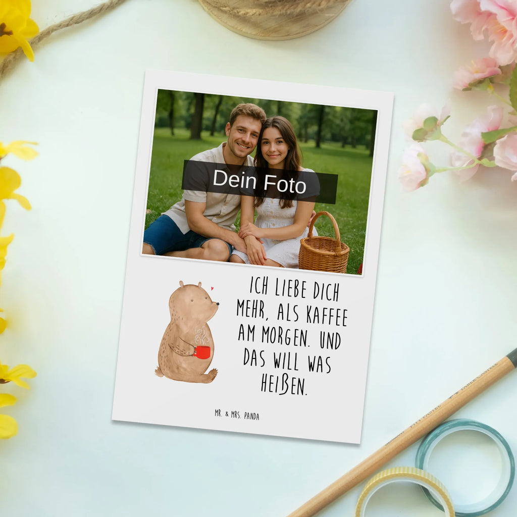 Personalisierte Foto Postkarte Bär Morgenkaffee Personalisierte Foto Postkarte, Liebe, Partner, Freund, Freundin, Ehemann, Ehefrau, Heiraten, Verlobung, Heiratsantrag, Liebesgeschenk, Jahrestag, Hocheitstag, Valentinstag, Geschenk für Frauen, Hochzeitstag, Mitbringsel, Geschenk für Freundin, Geschenk für Partner, Liebesbeweis, für Männer, für Ehemann