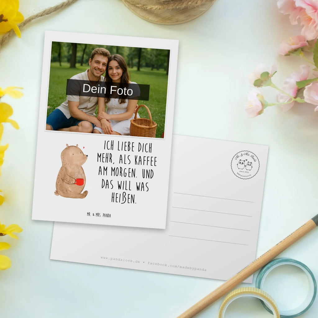 Personalisierte Foto Postkarte Bär Morgenkaffee Personalisierte Foto Postkarte, Liebe, Partner, Freund, Freundin, Ehemann, Ehefrau, Heiraten, Verlobung, Heiratsantrag, Liebesgeschenk, Jahrestag, Hocheitstag, Valentinstag, Geschenk für Frauen, Hochzeitstag, Mitbringsel, Geschenk für Freundin, Geschenk für Partner, Liebesbeweis, für Männer, für Ehemann