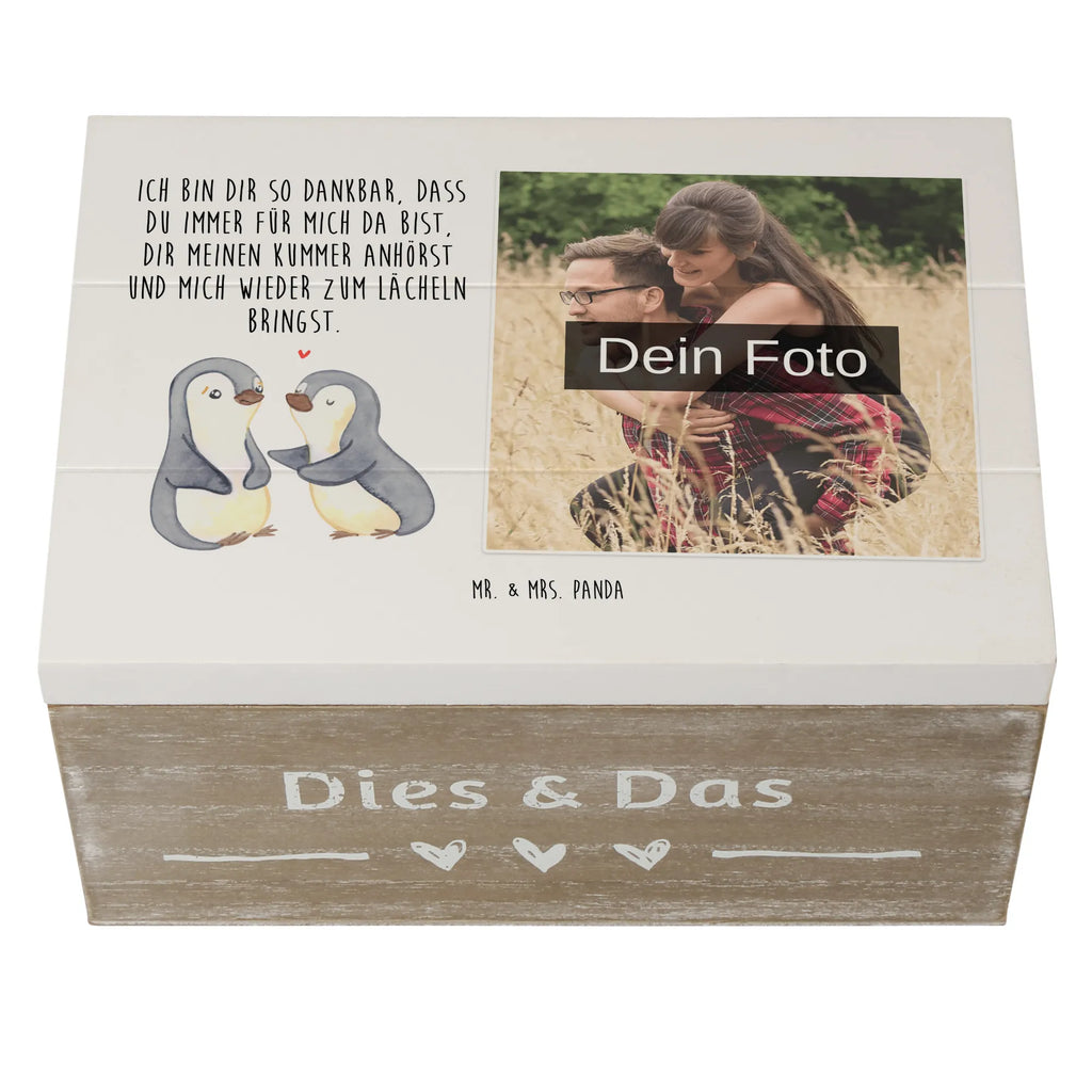 Personalisierte Foto Holzkiste Pinguine trösten Personalisierte Foto Holzkiste, Heiratsantrag, Jahrestag, Freundin, Hocheitstag, Liebe, Verlobung, Partner, Liebesgeschenk, Ehemann, Ehefrau, Freund, Heiraten, Liebesbeweis, für Ehemann, Geschenk für Partner, Geschenk für Frauen, Valentinstag, Mitbringsel, Hochzeitstag, Geschenk für Freundin, für Männer