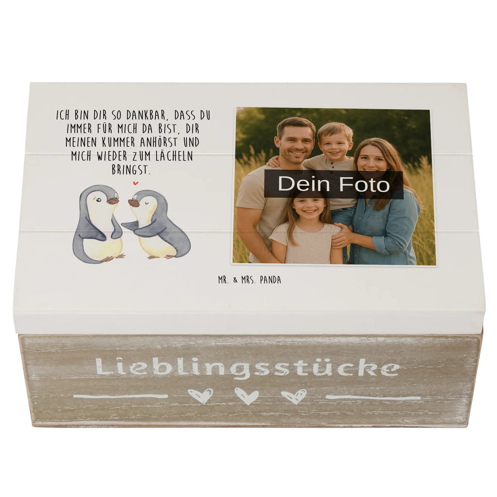 Personalisierte Foto Holzkiste Pinguine trösten Personalisierte Foto Holzkiste, Heiratsantrag, Jahrestag, Freundin, Hocheitstag, Liebe, Verlobung, Partner, Liebesgeschenk, Ehemann, Ehefrau, Freund, Heiraten, Liebesbeweis, für Ehemann, Geschenk für Partner, Geschenk für Frauen, Valentinstag, Mitbringsel, Hochzeitstag, Geschenk für Freundin, für Männer